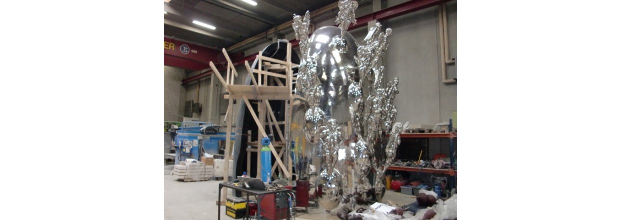 Opstning af Bjrn Nrgaard skulptur 