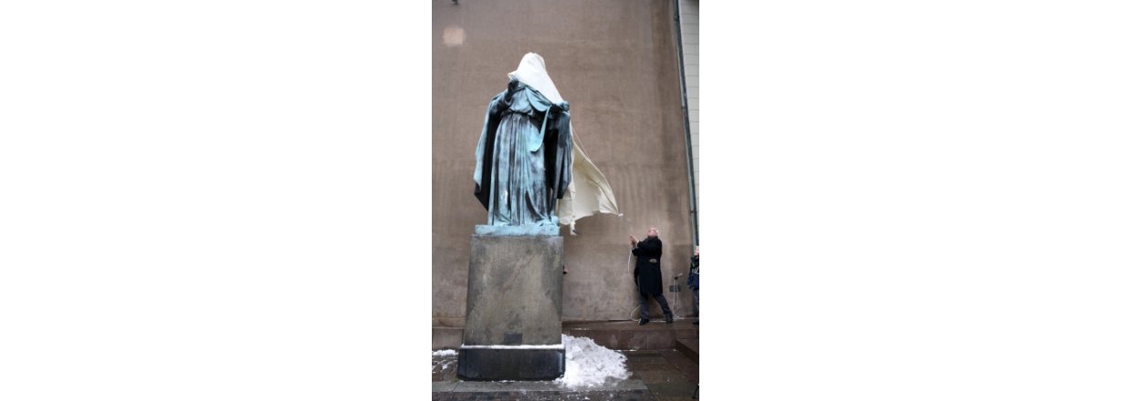 Afslring af den nye Kong David statue ved Vor Frue Kirke frste sndag i advent.