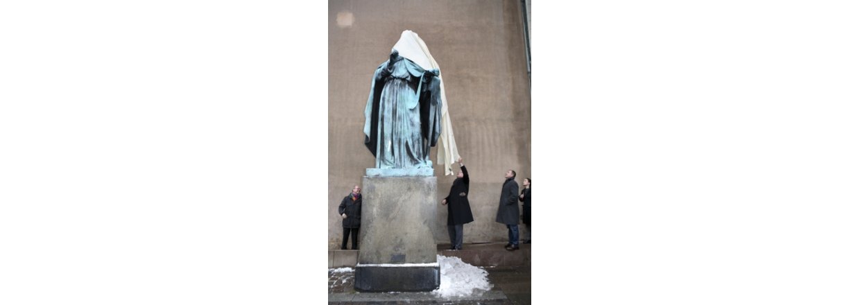 Afslring af den nye Kong David statue ved Vor Frue Kirke frste sndag i advent.