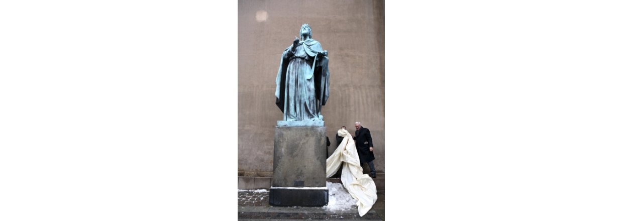 Afslring af den nye Kong David statue ved Vor Frue Kirke frste sndag i advent.