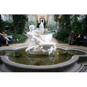 Nyhugning af Vandmoderen, udf�rt af billedhugger Franco Turchi