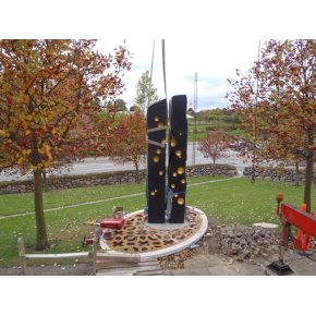 Morten Str�de, Basalt skulptur til Skt. Markus Kirke i �rhus. 380 cm h�j.