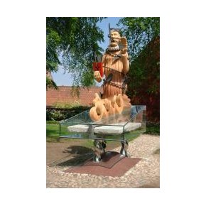 Bj�rn N�rgaard, skultpur sokkel