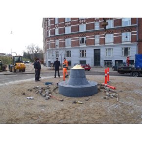 Morten Str�de, skulptur b�nk